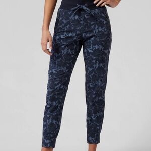 Athleta Trekkie North Navy Floral Jogger Size 6